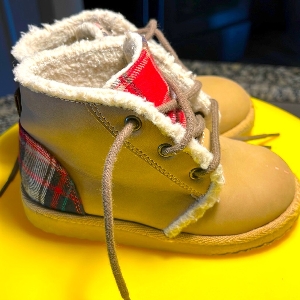 Gap baby boots/ shoes . Very soft and warm woolen inside . Perfect go winter.